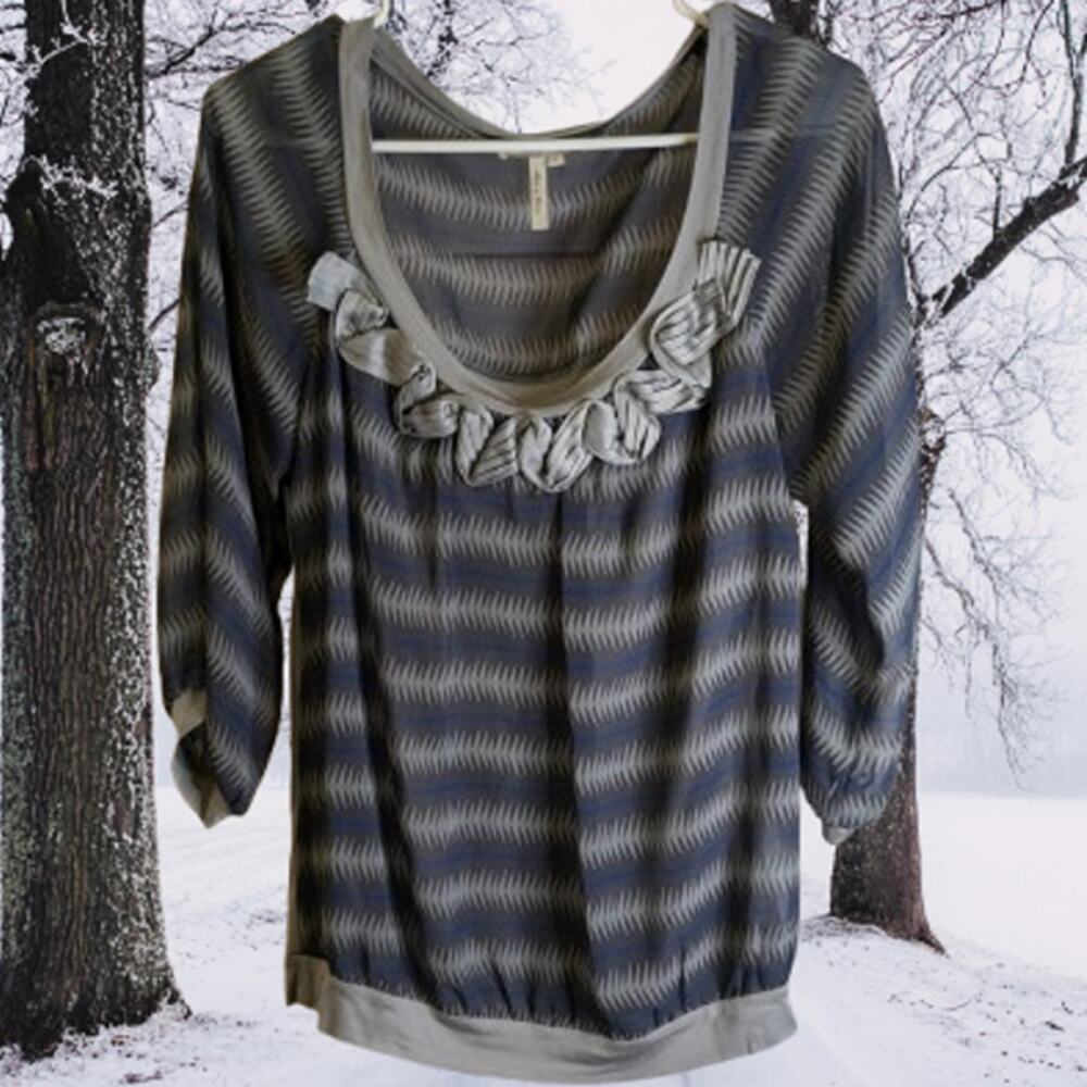 BCBGeneration Large 3/4 sleeve gray and black lined woman's top fall/winter